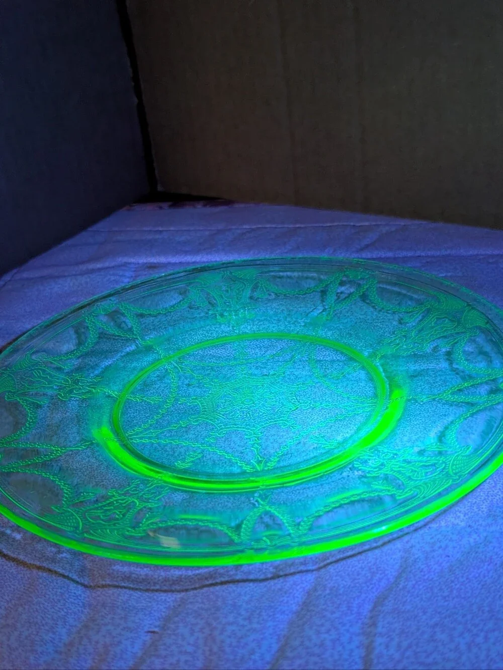 Uranium Glows 💚 Vintage-Style Pressed Uranium Glass Dinner Plate